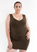 Load image into Gallery viewer, Elietian Extended Fit Long V-Neck Scoop Neck Tank
